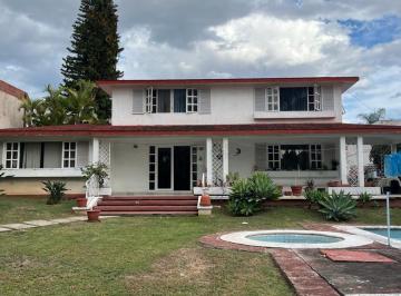 Casa · 422m² · 5 Recámaras · 6 Estacionamientos · Casa en Venta en Fracionamiento Privada Reforma