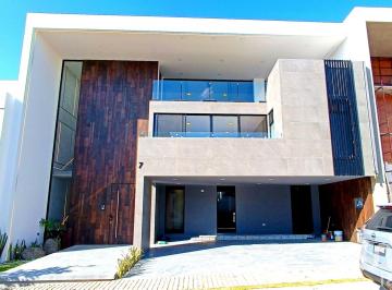 Casa · 619m² · 5 Recámaras · 3 Estacionamientos · Venta de Casa en Puebla, Lomas de Angelopolis.