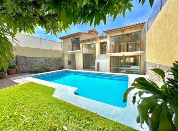 Casa de 3 habitaciones, Cuernavaca · Casa Sola con Alberca en Privada con Seguridad Las 24 Horas