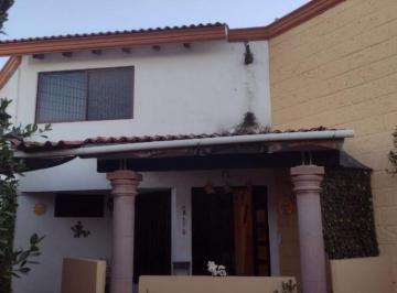 Casa en condominio de 2 habitaciones, Ezequiel Montes · Casa en Venta