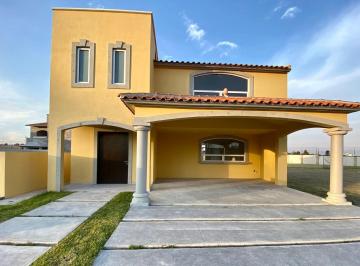 Casa en condominio · 305m² · 3 Recámaras · 4 Estacionamientos · Venta de Casa en Residencial Los Arces en Santiaguito Metepec