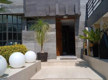 Casa · 400m² · 4 Recámaras · 4 Estacionamientos · Casa en Venta en Circuito Misioneros, Cd. Satélite