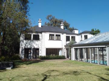 jardin · Casa con Amplio Jardín