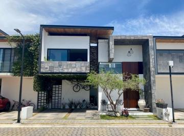 Casa · 268m² · 3 Recámaras · 2 Estacionamientos · Casa en Renta a Dos Minutos de Barrio Cascatta. Lomas Angelopolis