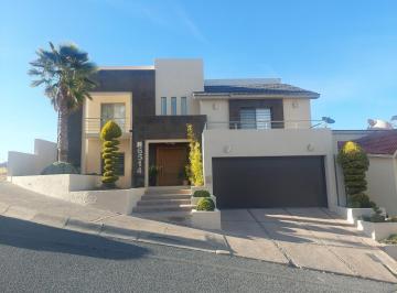 Casa · 488m² · 4 Recámaras · 2 Estacionamientos · Lomas del Valle I Excelente Residencia