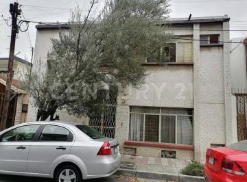 Casa · 347m² · 7 Recámaras · 1 Estacionamiento · Casa en Venta en Col. Industrial en Monterrey