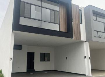 Casa · 213m² · 3 Recámaras · 2 Estacionamientos · Casa en Venta en Altares Residencial / Zona Santiago N. L. / Los Cavazos