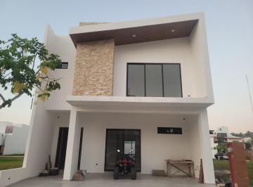 Casa · 282m² · 3 Recámaras · 2 Estacionamientos · Casa en Venta Hacienda Residencial