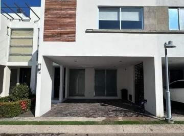 Casa · 216m² · 3 Recámaras · 2 Estacionamientos · Casa en Venta en Privada