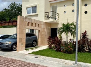 Casa · 180m² · 4 Recámaras · 2 Estacionamientos · Casa en Venta en Colegios