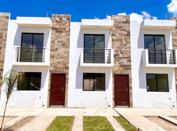 Casa de 3 habitaciones, Soledad de Graciano Sánchez · Privada Los Reyes a 3 Cuadras del Centro de Soledad
