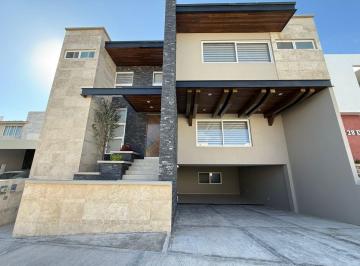Casa · 283m² · 4 Recámaras · 6 Estacionamientos · Casa Compostela - Mision San Jeronimo