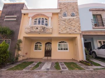 Casa en condominio de 3 habitaciones, Zapopan · Casa en Renta en Real de Valdepeñas Zapopan con 3 Recámaras y Estudio