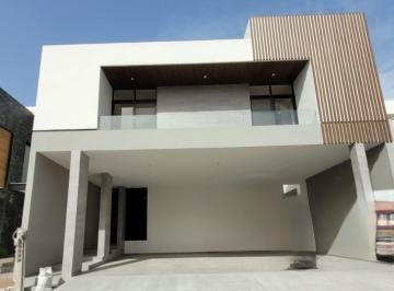 Casa · 300m² · 3 Recámaras · 3 Estacionamientos · Casa / Zona Sur / Carretera Nacional
