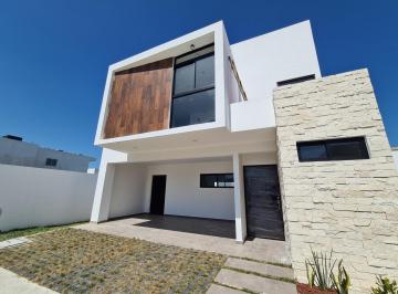 Casa · 220m² · 3 Recámaras · 3 Estacionamientos · Casa en Venta en Zona Country Residencial Real Campestre
