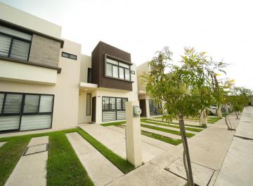 Casa en condominio · 119m² · 3 Recámaras · 2 Estacionamientos · Casa en Venta en Portovela Residencial 3 Recámaras Frente a Alberca y Casa Club Gimnasio Seguridad 2