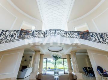 Casa · 1870m² · 4 Recámaras · 3 Estacionamientos · Casa en Venta El Campanario Queretaro