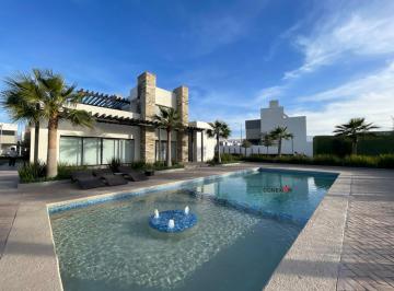 c8a95a4184c329df58dea23ea38699e570aac267bb882027ec123e8a34a393b6 · Casa en Venta en Zona Norte de Saltillo en Fracc. Residencial con Amenidades!