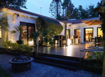 Casa · 680m² · 4 Recámaras · 10 Estacionamientos · Casa en Venta en San Ángel