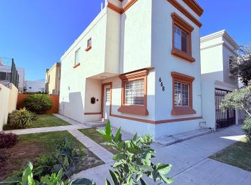 Casa de 3 habitaciones, Santa Catarina · Casa en Renta en Santa Catarina Bosques del Poniente