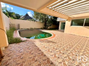 Casa · 554m² · 3 Recámaras · 4 Estacionamientos · Casa en Venta Centro Cancun Sm12 Opción de Inversión