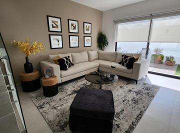 Casa · 204m² · 3 Recámaras · 2 Estacionamientos · Casa con Estudio y Sala de Tv en Nuevo Refugio, Querétaro