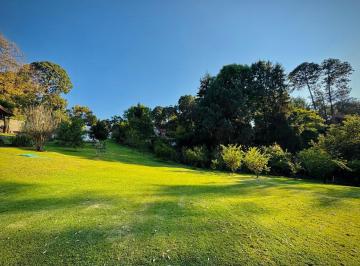 Casa de 6 habitaciones, Valle de Bravo · Terreno en Venta en Avándaro en Valle de Bravo con Uso Habitacional