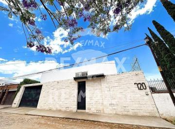 Casa · 849m² · 4 Recámaras · 3 Estacionamientos · Venta Casa en Juriquilla Villas del Meson