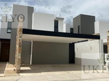 Casa · 222m² · 3 Recámaras · 3 Estacionamientos · Hermosa Casa en Venta en San Ignacio, Yucatán 3 Rec - Aire Puro