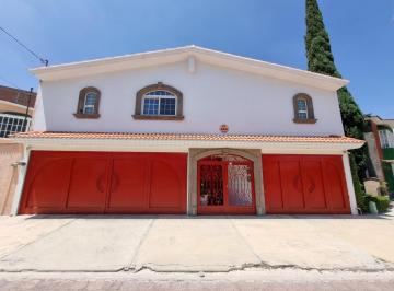 Casa · 236m² · 2 Estacionamientos · Excelente Ubicación Centrica