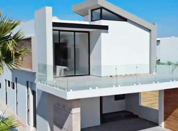 Casa de 4 habitaciones, Mazatlán · Casa en Esquina, Frente Alberca, Paraíso Marina en Mazatlán!