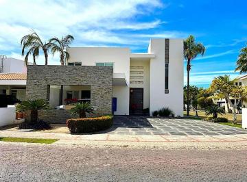 Casa de 4 habitaciones Venta MN 9,000,000 · Casa Frente Alberca, Paraíso Marina en Mazatlán!