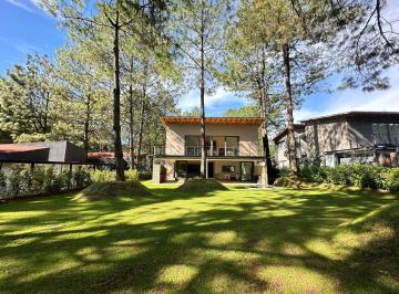 Casa en condominio de 4 habitaciones, Valle de Bravo · Casa en Venta en El Club de Golf Rancho Avándaro en Valle de Bravo