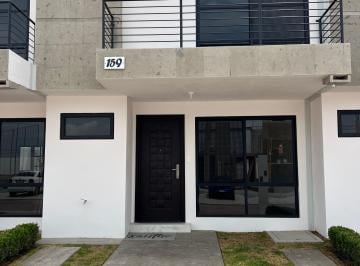 Fachada · Casa Residencial con Alberca en Exclusivo Desarrollo