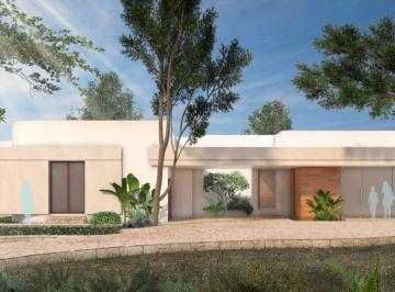Casa · 592m² · 3 Recámaras · 4 Estacionamientos · En Preventa Lujosa Casa de Una Planta en Benito Juarez Norte