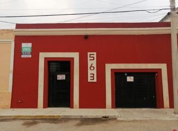 Casa · 556m² · 6 Recámaras · 1 Estacionamiento · En Venta Casa Estilo Colonial en El Barrio de Santiago, en El Centro de Mérida