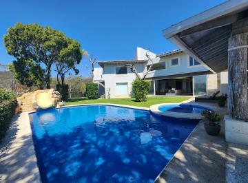 Casa de 6 habitaciones, Ixtapan de la Sal · Casa Las Flores: Alberca, Jacuzzi, Enorme Jardín, Amueblada y Equipada.