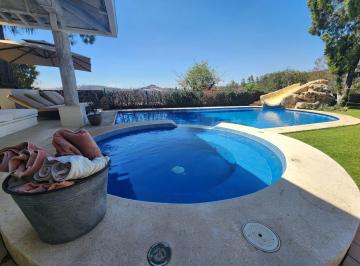 Casa de 6 habitaciones, Ixtapan de la Sal · Casa Las Flores: Alberca, Jacuzzi, Enorme Jardín, Amueblada y Equipada.