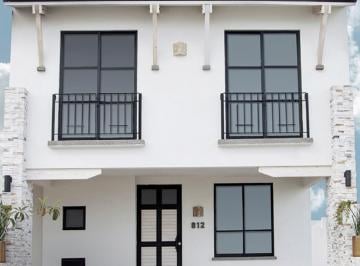 Casa · 126m² · 3 Recámaras · 2 Estacionamientos · Renta Casa en Lombardia