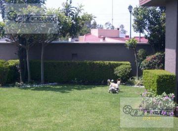 Casa · 560m² · 3 Recámaras · 4 Estacionamientos · Casa en Venta, Lomas del Olivo Hermosa con Jardín en Conjunto