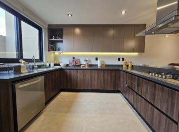 Casa · 174m² · 3 Recámaras · 2 Estacionamientos · Casa Equipada en Venta, a un Lado de Lomas del Campanario Norte Qro