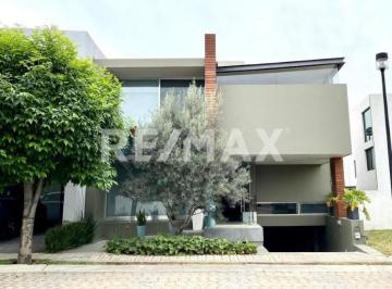 Casa · 402m² · 3 Recámaras · 4 Estacionamientos · Casa en Venta - (4)