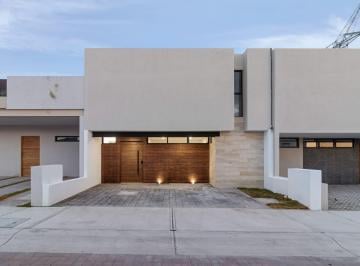 Casa · 200m² · 4 Recámaras · 2 Estacionamientos · Casa en Venta en Cañadas del Arroyo 4 Recamaras