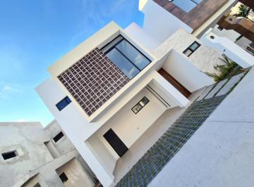 Casa · 180m² · 3 Recámaras · 2 Estacionamientos · Casa Nueva en Venta en Zona Country Privada con Alberca
