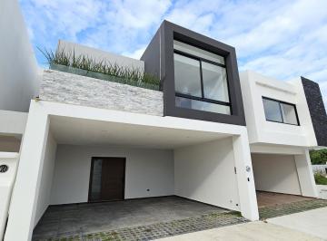 Casa · 194m² · 3 Recámaras · 2 Estacionamientos · Casa con Alberca y Seguridad Zona Country Entrega Inmediata