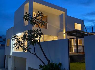 Casa · 225m² · 3 Recámaras · 2 Estacionamientos · Preventa Casa con Vigilancia en Chapultepec, Cuernavaca, Morelos