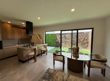 Casa en condominio · 160m² · 3 Recámaras · 2 Estacionamientos · En Alicante Capital Norte Cerca de Valle Imperial