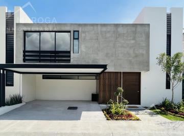 Casa · 207m² · 3 Recámaras · 2 Estacionamientos · Diseño Arquitectónico y Acabados de Primer Nivel Casa de 3 Recámaras La Mejor Ubicación