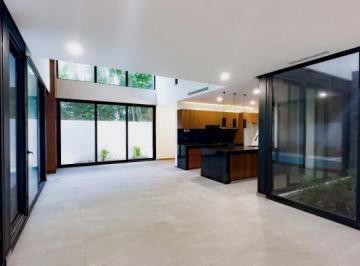Casa de 4 habitaciones, Solidaridad · Casa con 4 Recámaras en Venta en Playa del Carmen a Solo 10 Minutos del Mar