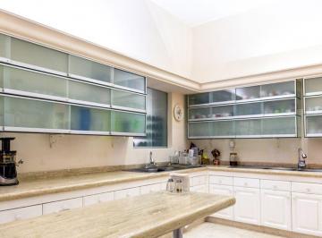 Casa · 582m² · 5 Recámaras · 2 Estacionamientos · Casa en Privada en Poblado Acapatzingo Cuernavaca - Ber - 924 - Cp*